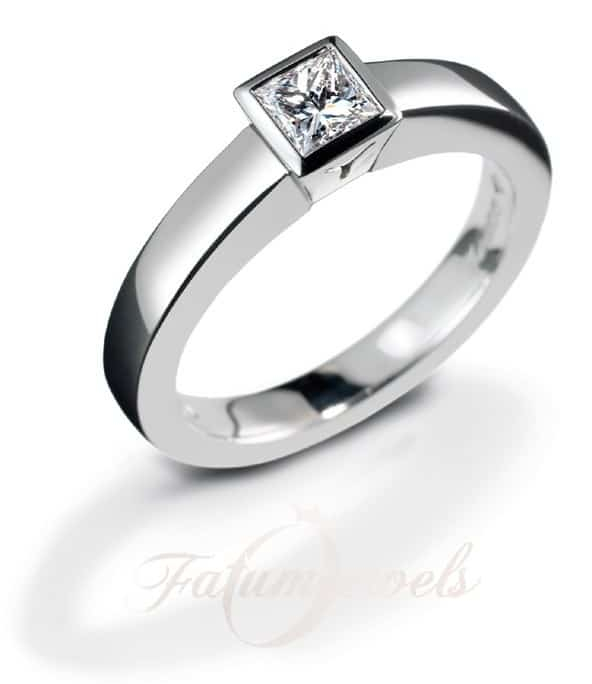 A hétköznapi embereknek is különleges az eljegyzési gyűrű átadásának pillanata - ekszerblog.hu