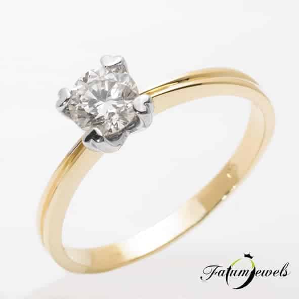 A hétköznapi embereknek is különleges az eljegyzési gyűrű átadásának pillanata - ekszerblog.hu