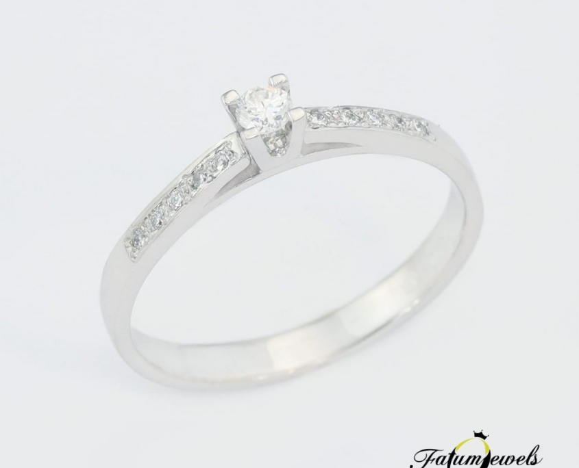 Fehérarany gyűrű gravírozása. Hogyan válasszunk személyes üzenetet  - ekszerblog.hu