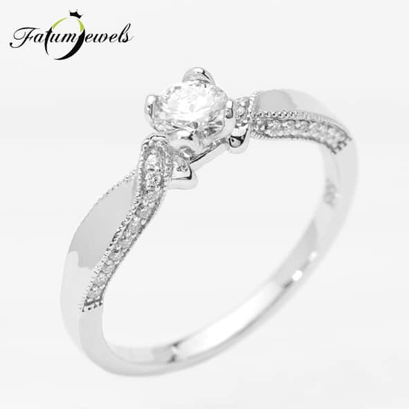 Fehérarany gyűrű gravírozása. Hogyan válasszunk személyes üzenetet  - ekszerblog.hu