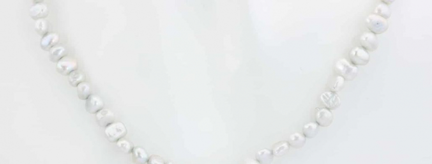 Gyöngy ékszer, amely egy barátság történetét meséli el - ekszerblog.hu