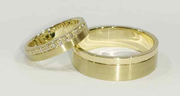 Sárga arany gyémánt karikagyűrű pár