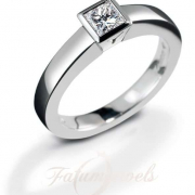 A hétköznapi embereknek is különleges az eljegyzési gyűrű átadásának pillanata - ekszerblog.hu