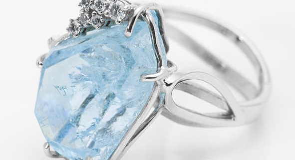 Fehérarany gyűrű gravírozása. Hogyan válasszunk személyes üzenetet - ekszerblog.hu