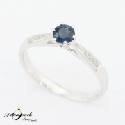 Tökéletes tengerparti lánykérés a tökéletes eljegyzési gyűrűvel - ekszerblog.hu